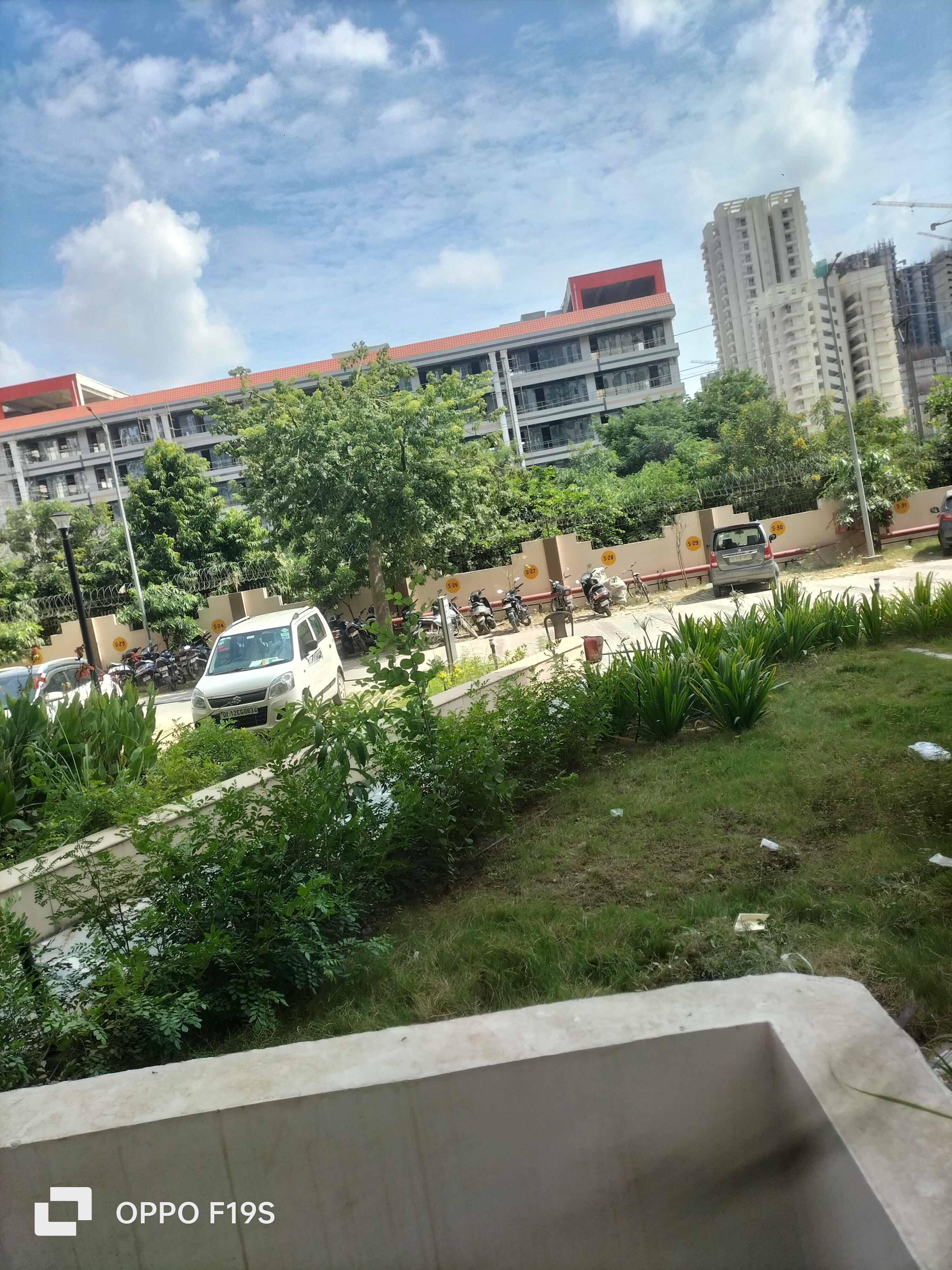 Amrapali Leisure Park review image