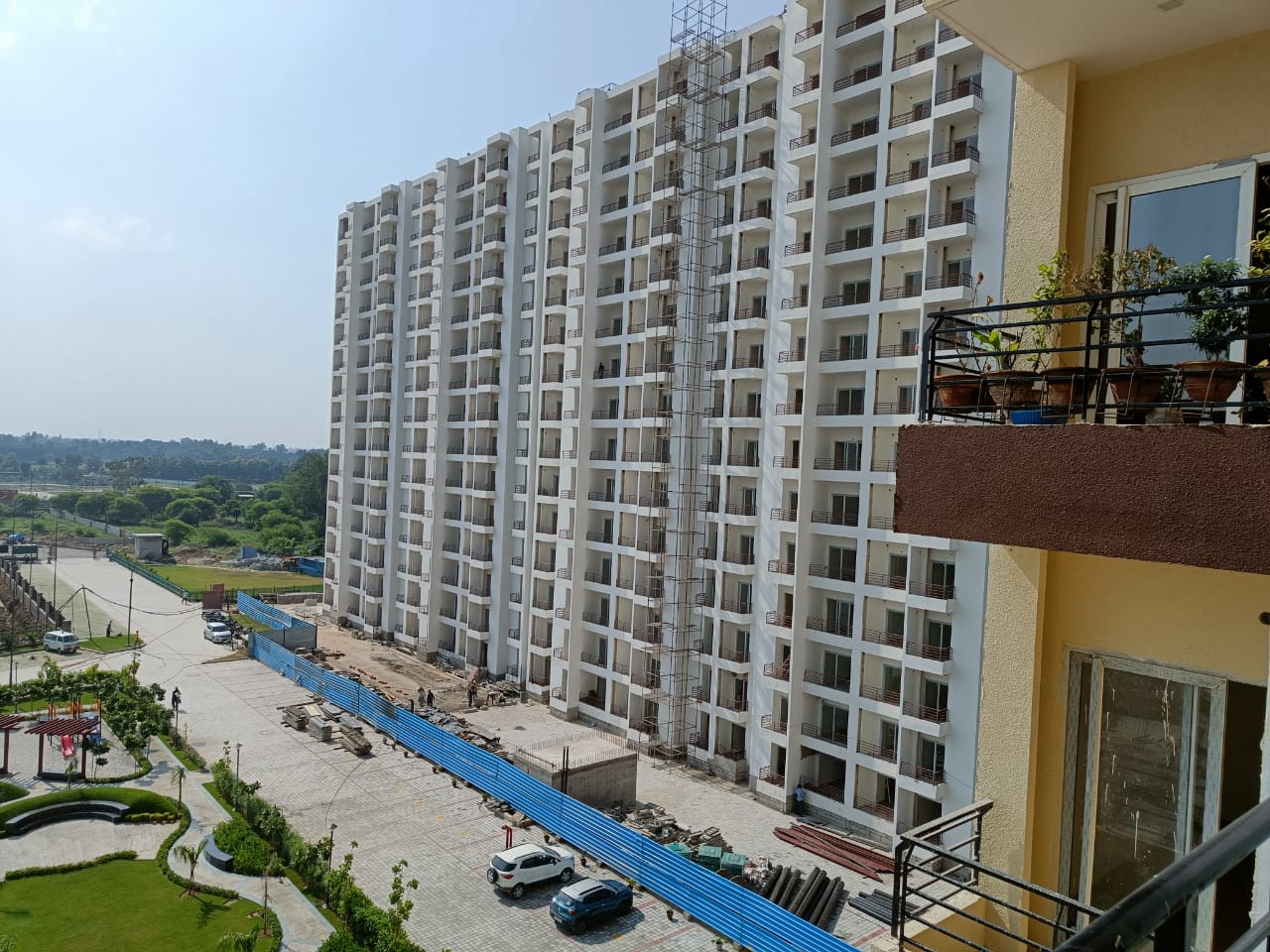 Pardos Okas Enclave review image