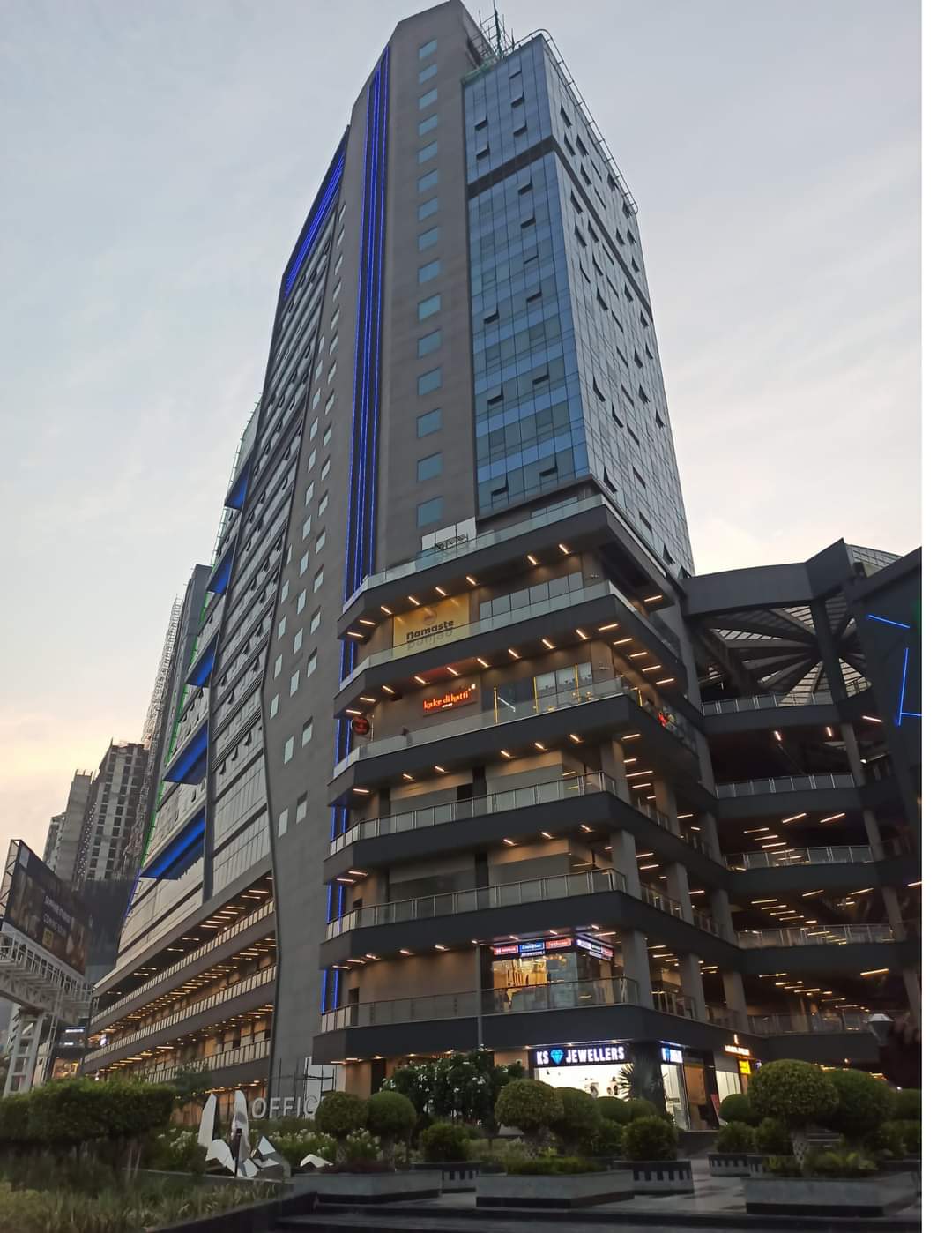 Galaxy Blue Sapphire Plaza review image