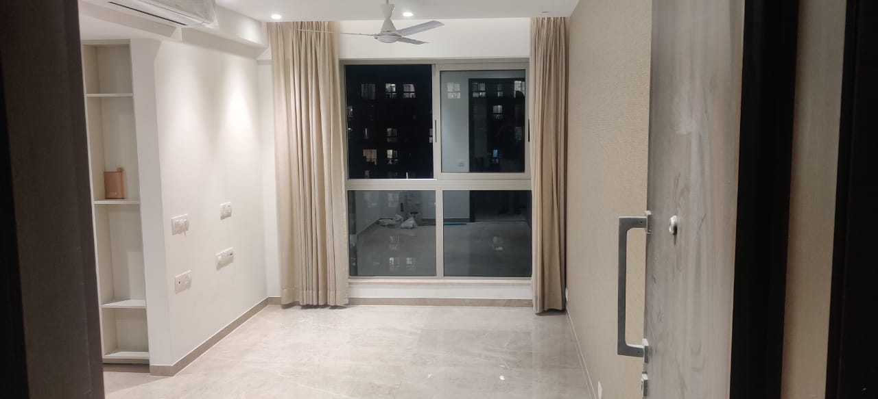 Hiranandani Regent Hill review image