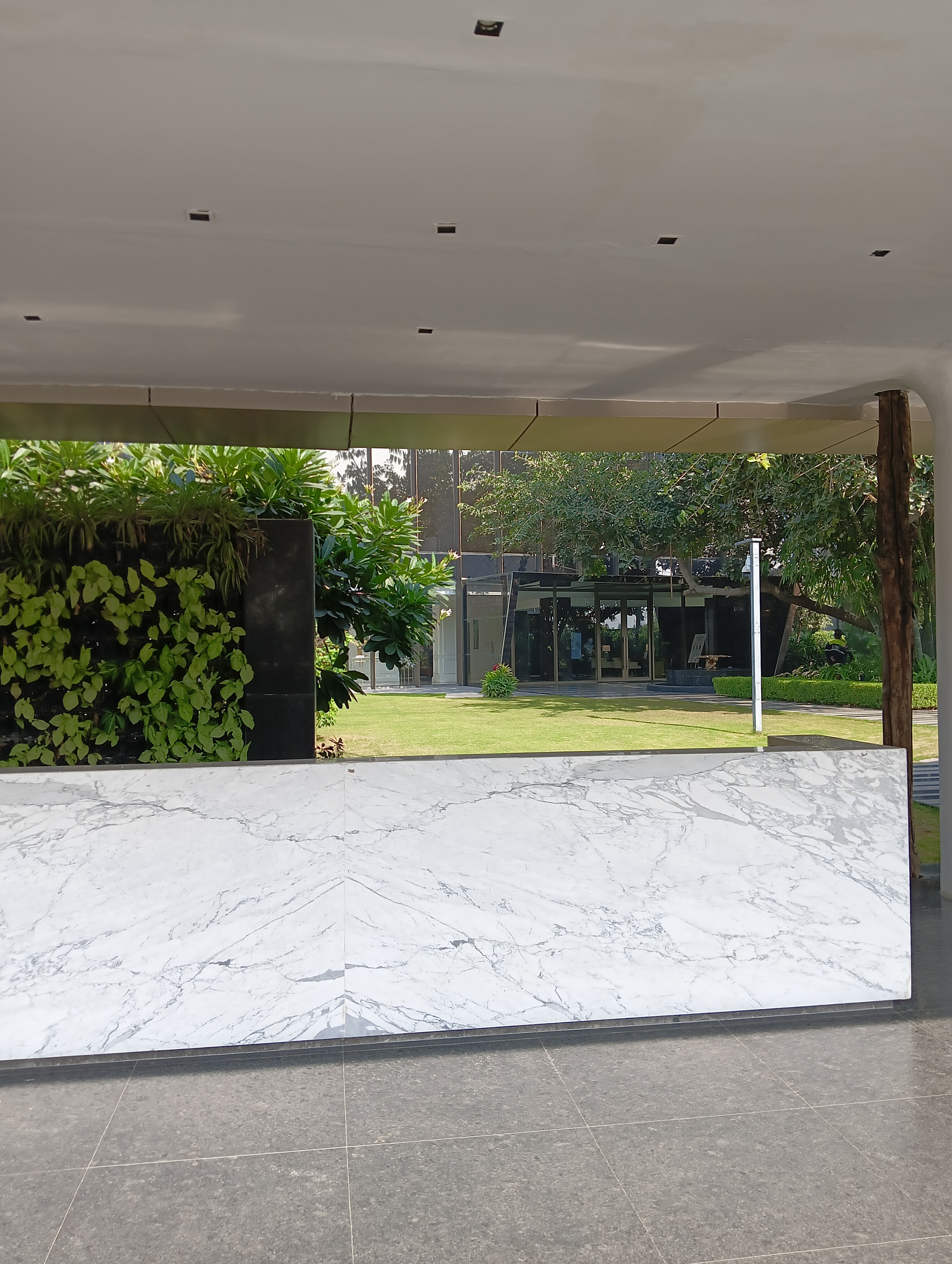 Paras Quartier review image