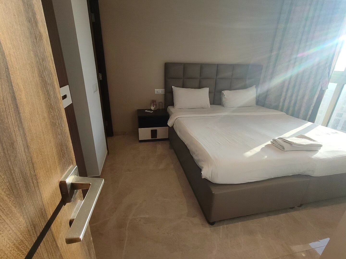 Hiranandani Regent Hill review image