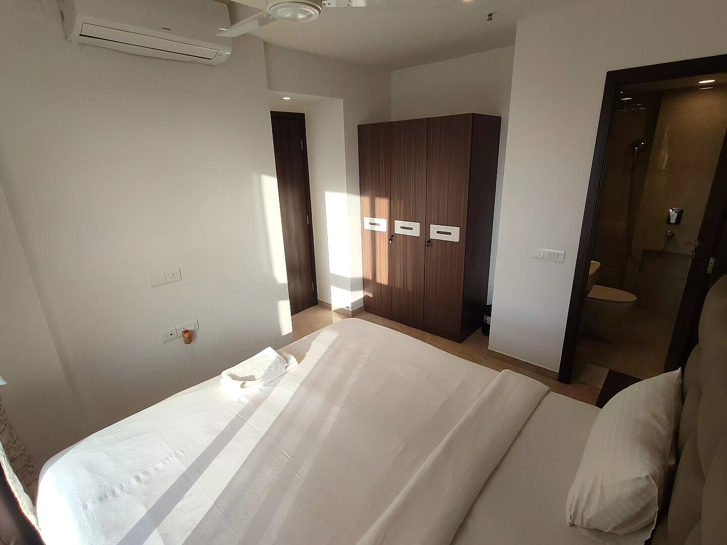 Hiranandani Regent Hill review image
