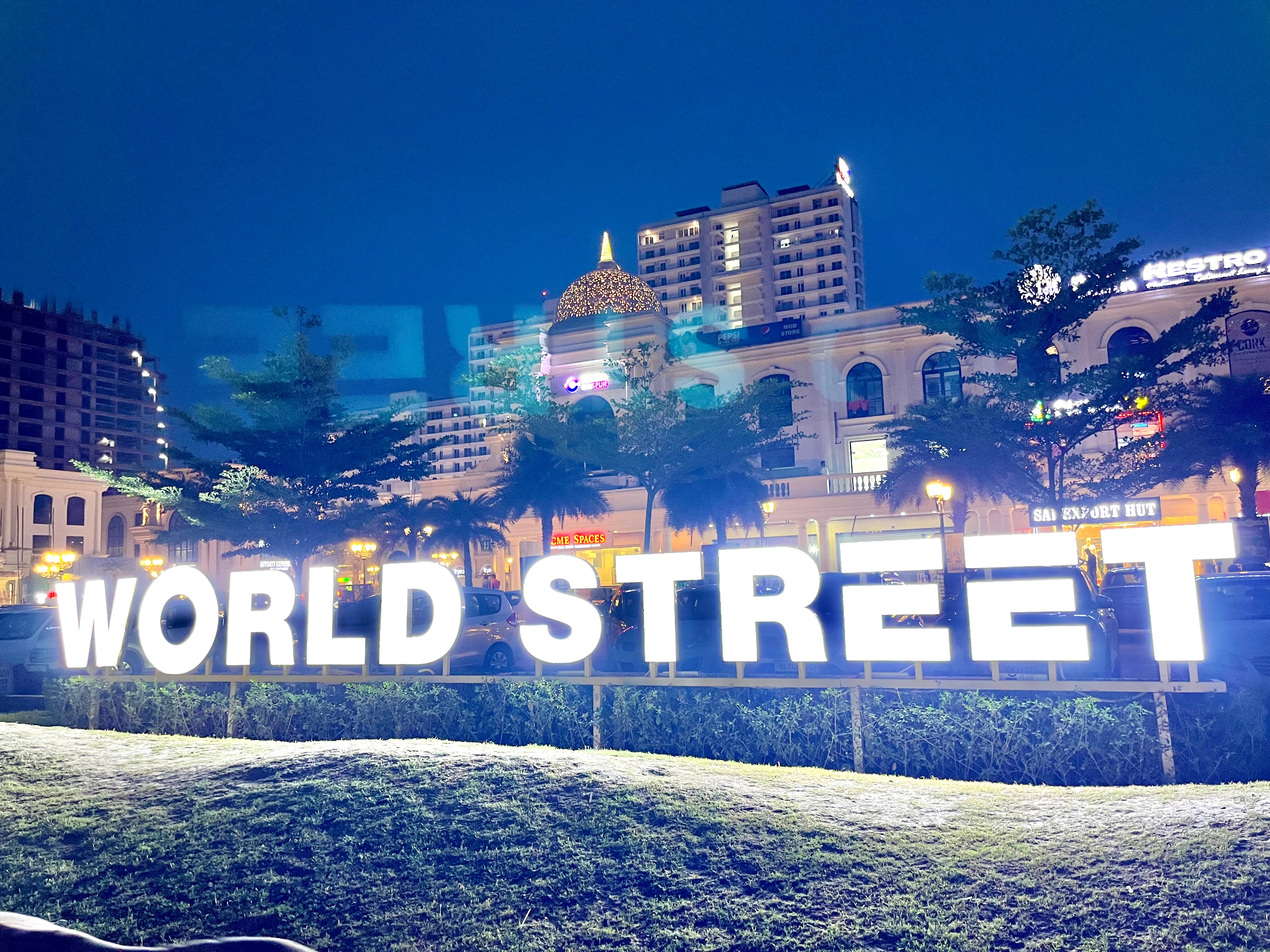 Omaxe World Street review image