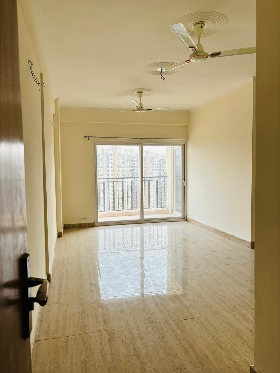 Amrapali Centurian Park review image
