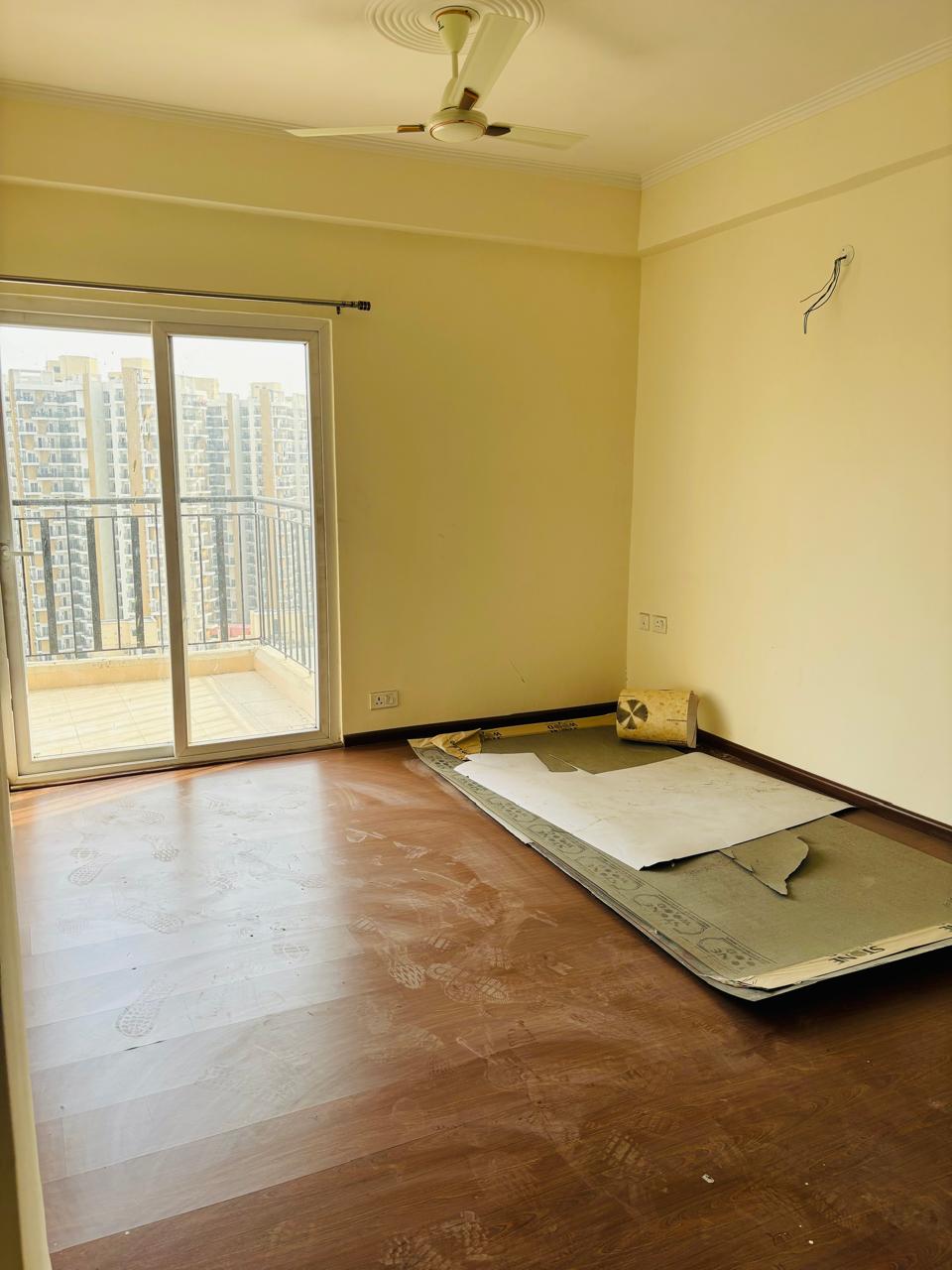 Amrapali Centurian Park review image