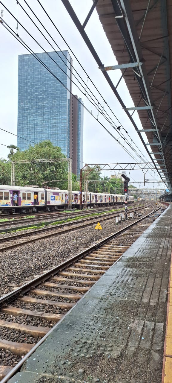 Dadar West review image