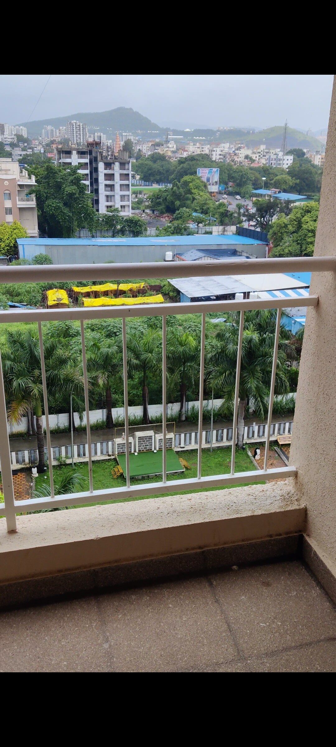 Rainbow Blue Roof Sera review image
