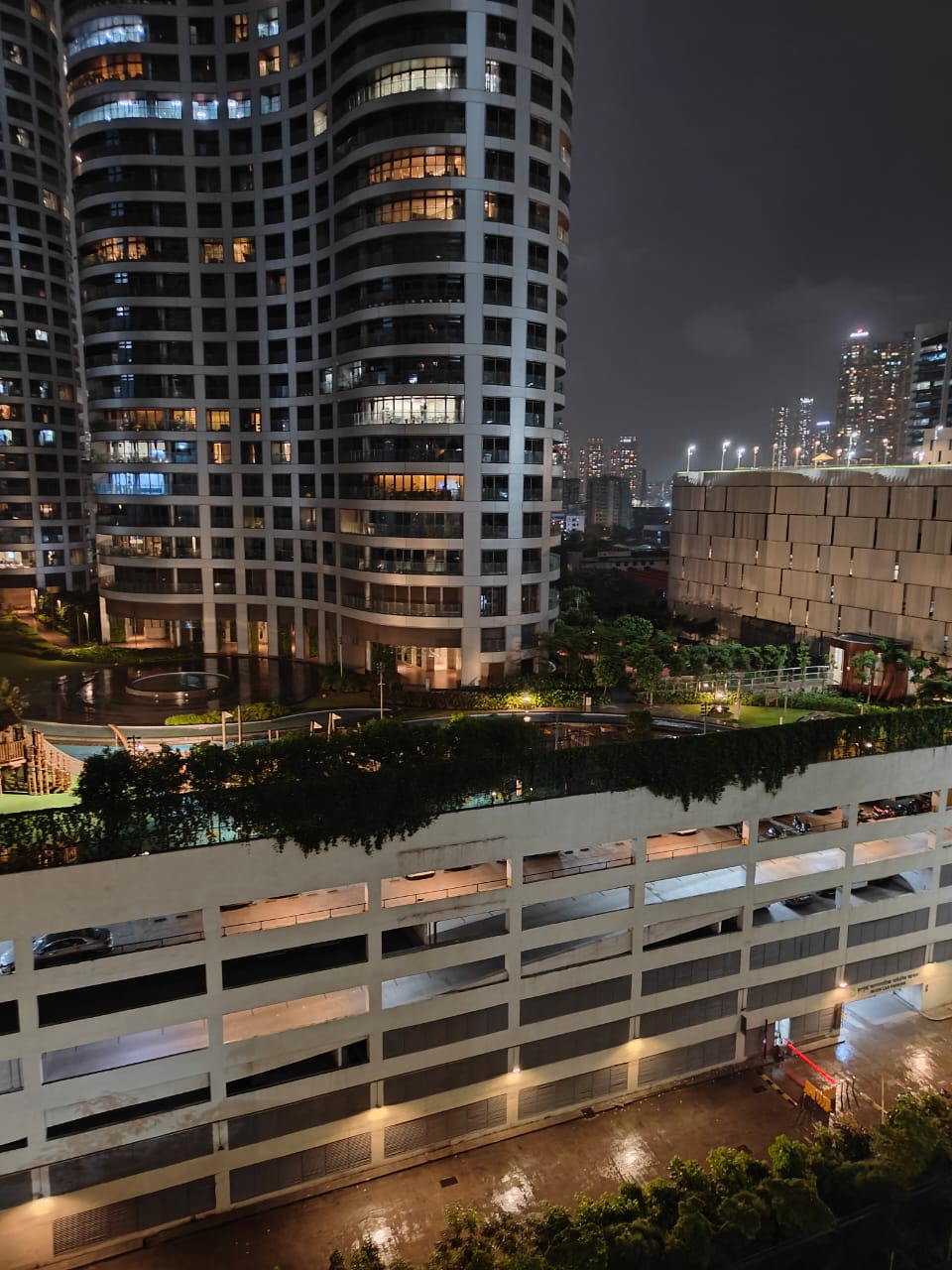 Lodha Parkside review image