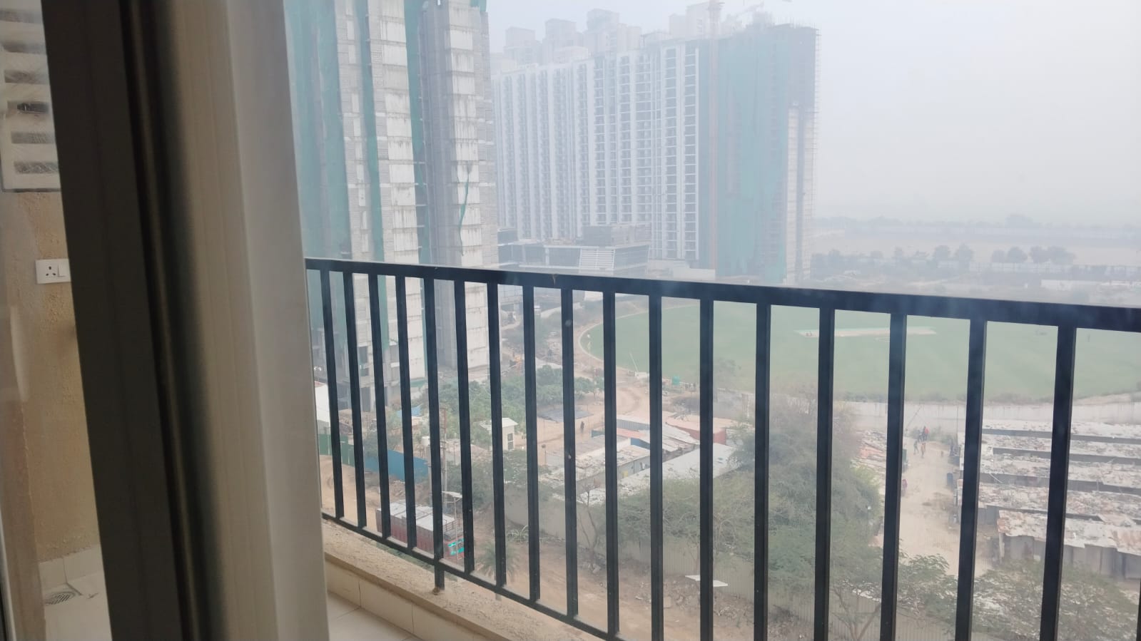 Tata Eureka Park review image