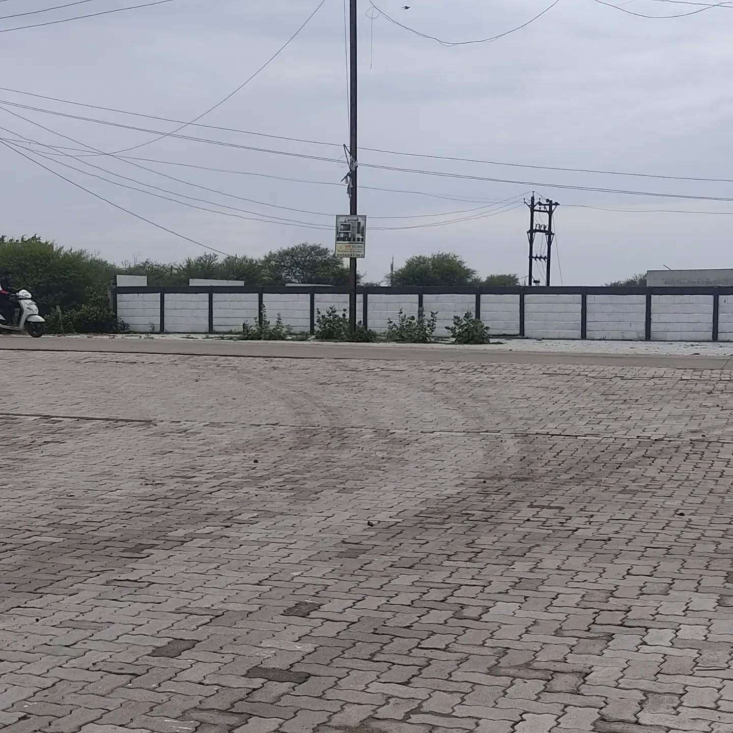Dlf Garden City review image