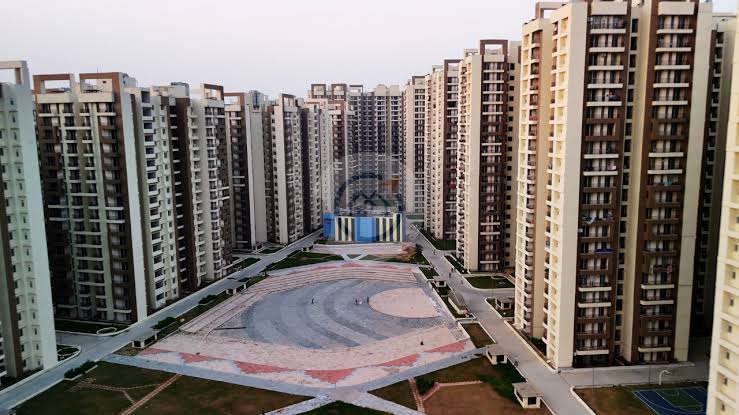 Amrapali Golf Homes review image