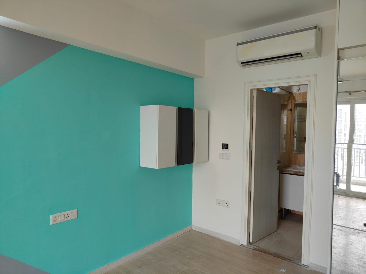 DLF The Skycourt review image