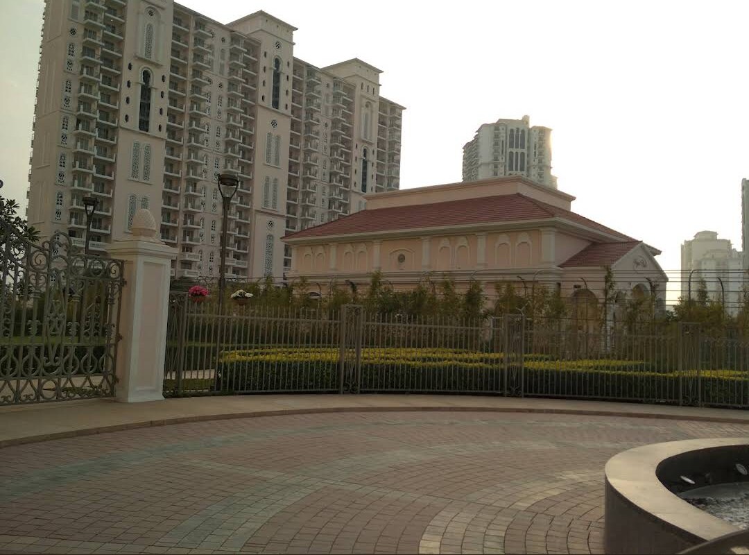 DLF Regal Gardens review image