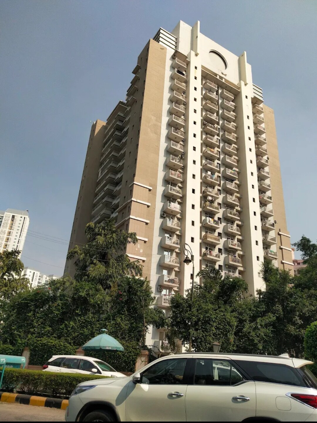 DLF The Carlton Estate review image