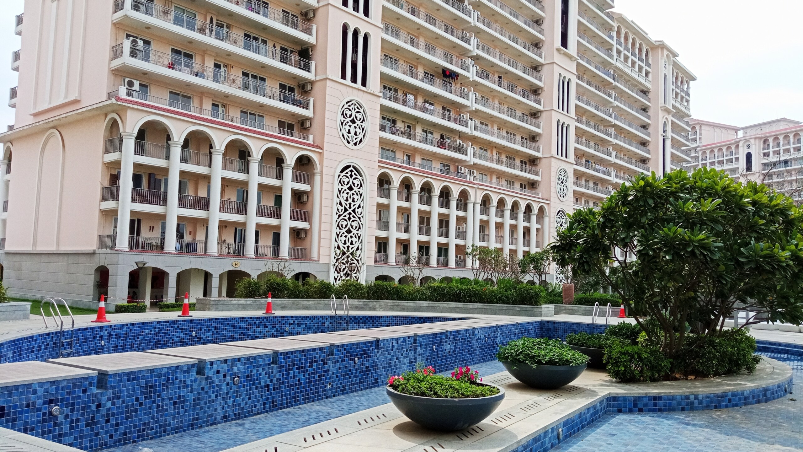 DLF The Skycourt review image
