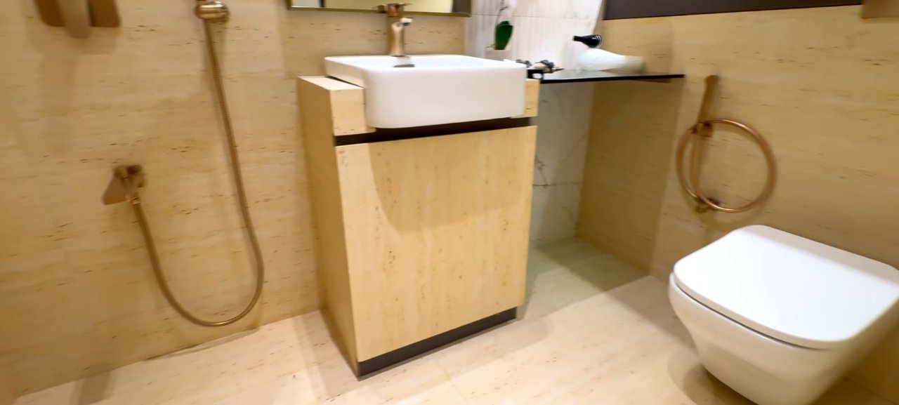 Roswalt Raya review image