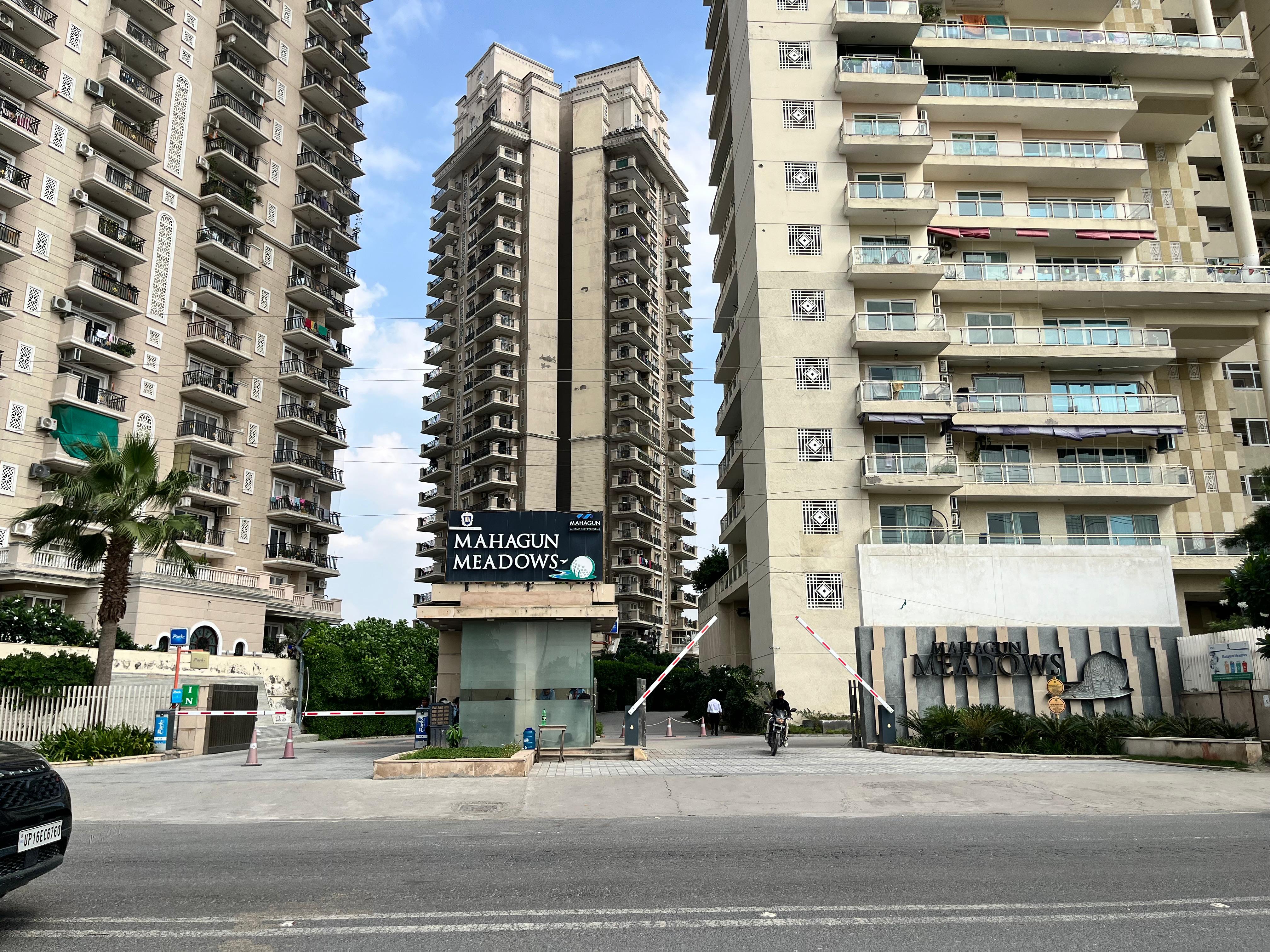 Mahagun Meadows review image