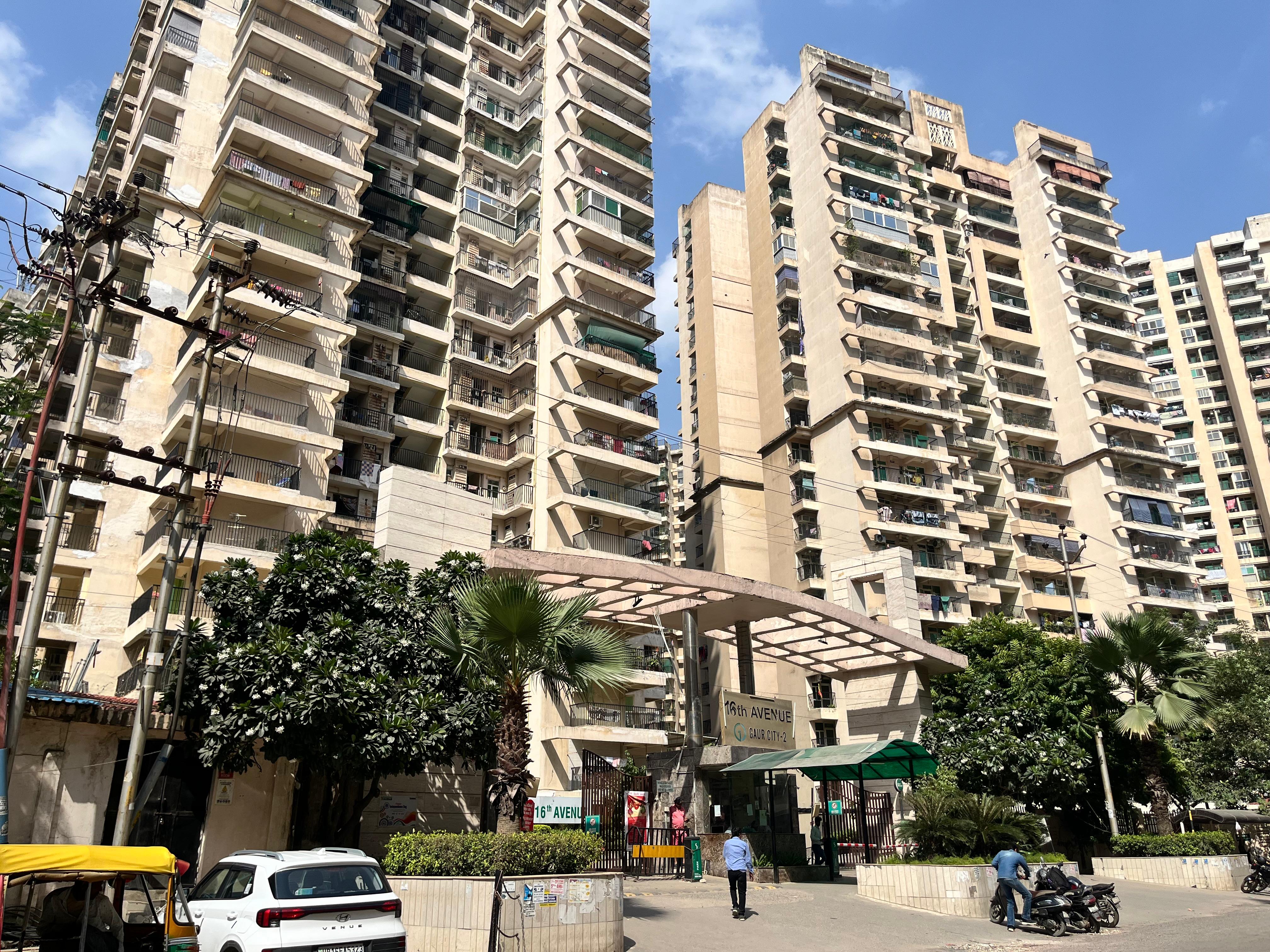 Gaur City 2 - 16th Avenue review image