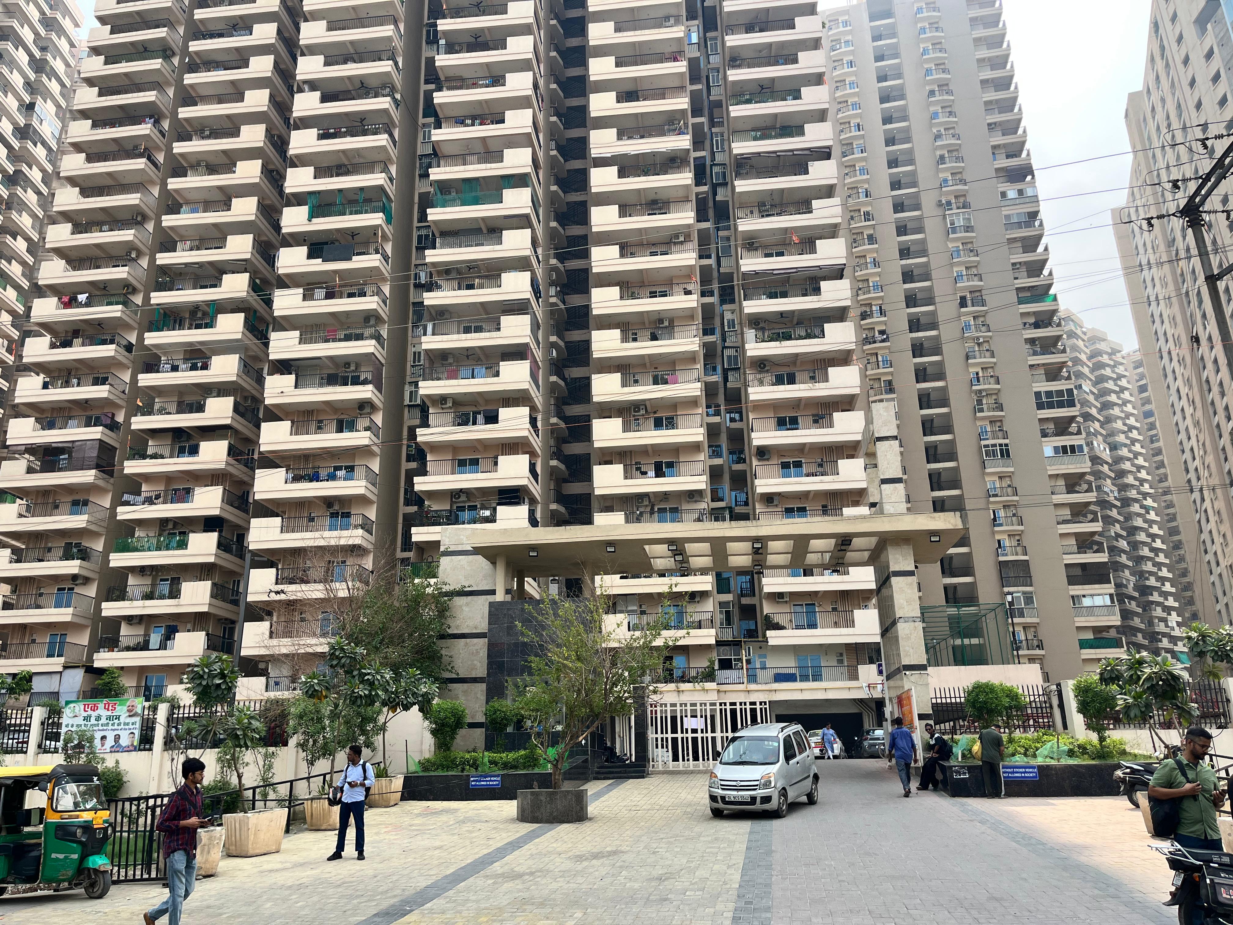 Gaur City 2 - 14th Avenue review image