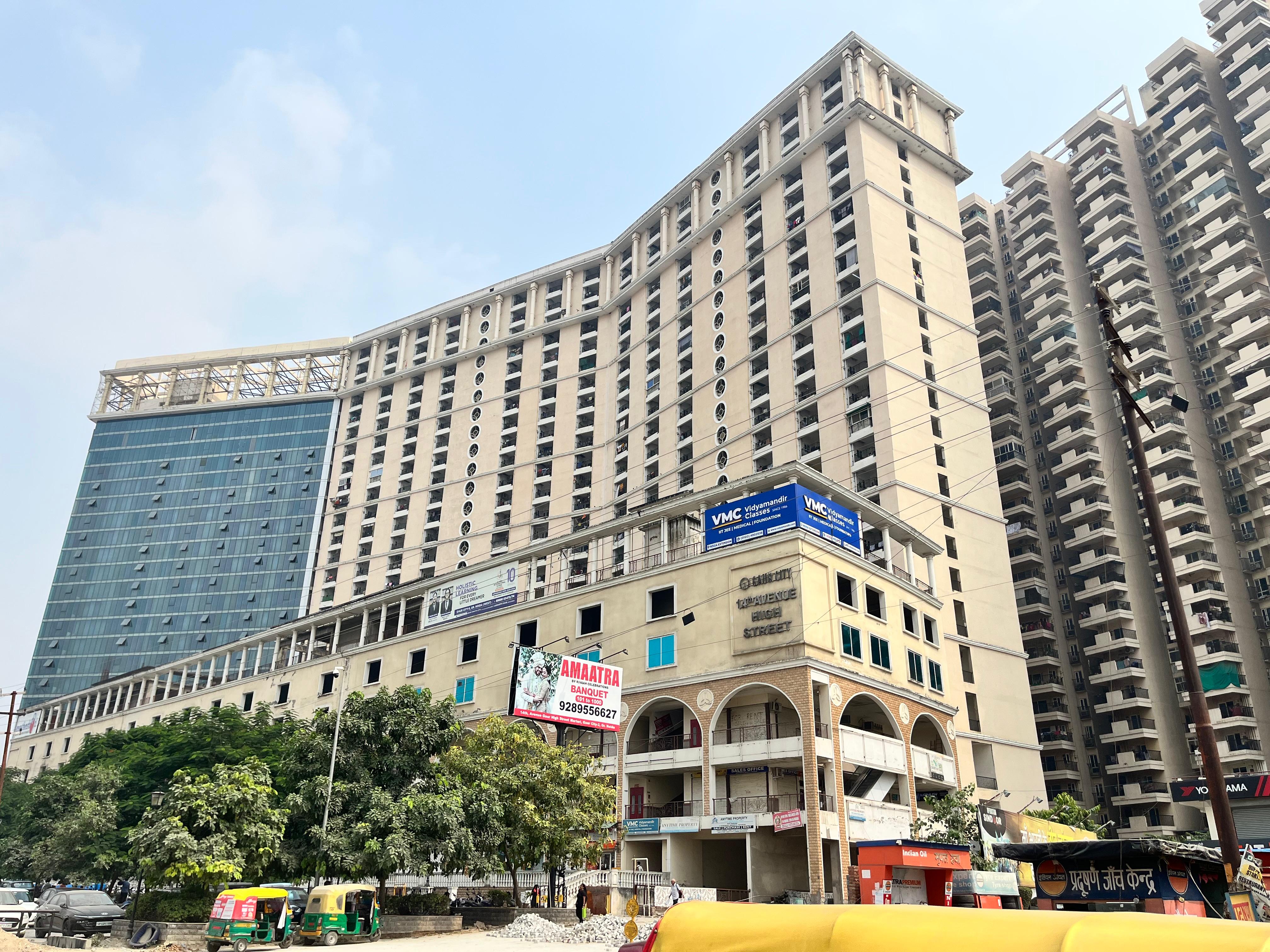 Gaur City 2 - 14th Avenue review image