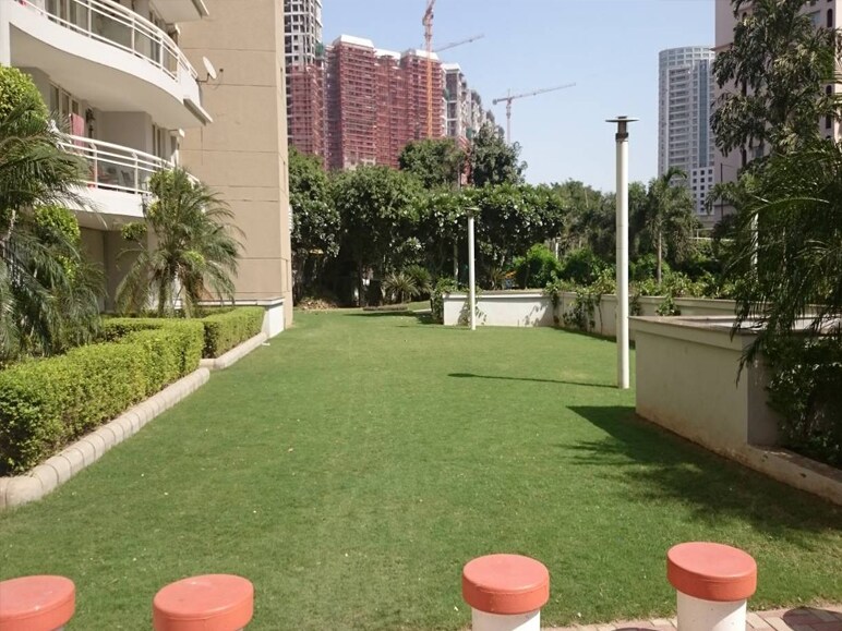 DLF The Royalton Tower review image